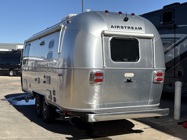 2025 Airstream Trade Wind 23FB Twin — photo 6 of 8