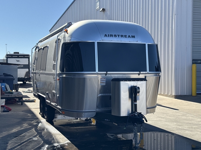 2025 Airstream Trade Wind 23FB Twin — photo 1 of 8