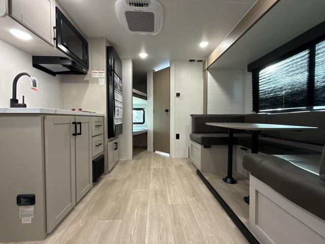 2027 Jayco Jay Flight 197MB — photo 3 of 8