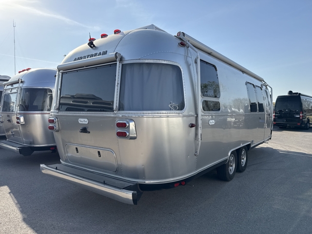 2023 Airstream Flying Cloud 28RB Queen — photo 8 of 8