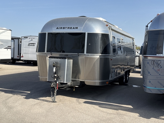 2023 Airstream Flying Cloud 28RB Queen — photo 6 of 8