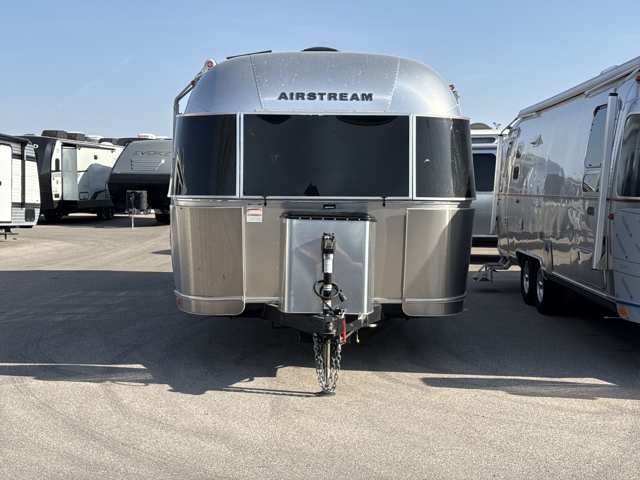 2023 Airstream Flying Cloud 28RB Queen — photo 5 of 8