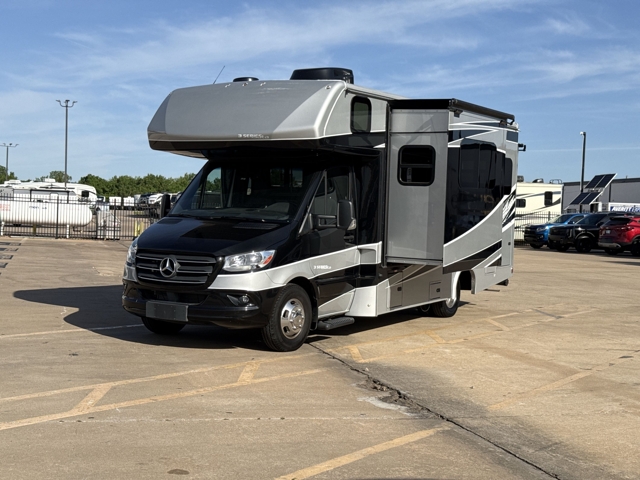 2022 Dynamax Isata 3 24RW — photo 6 of 8