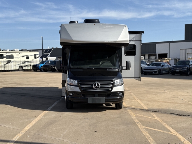 2022 Dynamax Isata 3 24RW — photo 5 of 8
