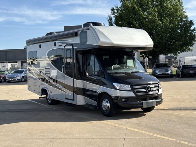 2022 Dynamax Isata 3 24RW — photo 1 of 8