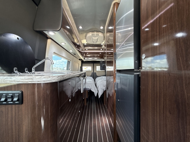 2016 Airstream Interstate Ext Lounge Twin — photo 2 of 8
