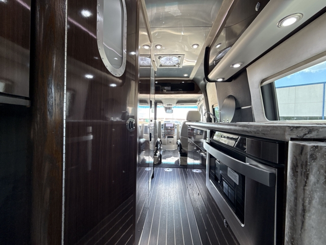 2016 Airstream Interstate Ext Lounge Twin — photo 3 of 8
