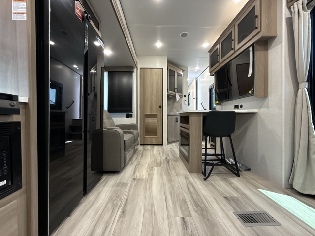 2026 Keystone Coleman Legacy 2800SUNDECK — photo 3 of 8