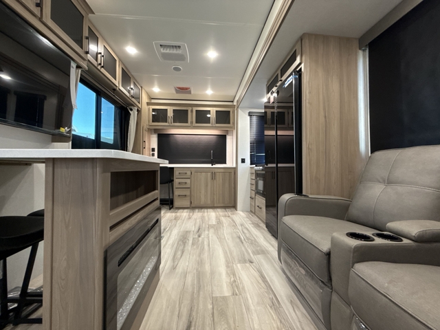 2026 Keystone Coleman Legacy 2800SUNDECK — photo 4 of 8