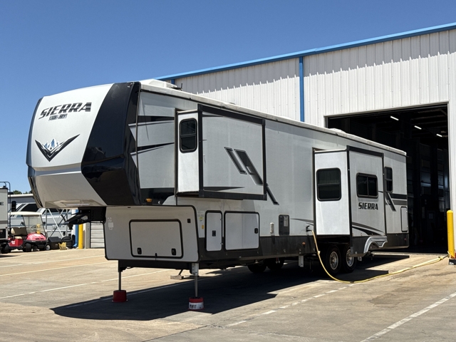 2022 Forest River Sierra Luxury 39BARK — photo 6 of 8