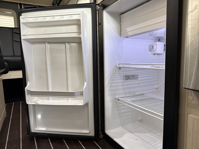 2015 Airstream Interstate 3500 Lounge — photo 8 of 8