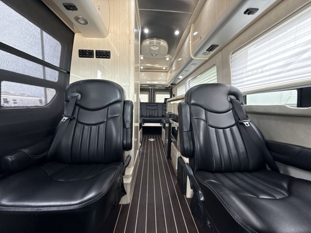 2015 Airstream Interstate 3500 Lounge — photo 2 of 8