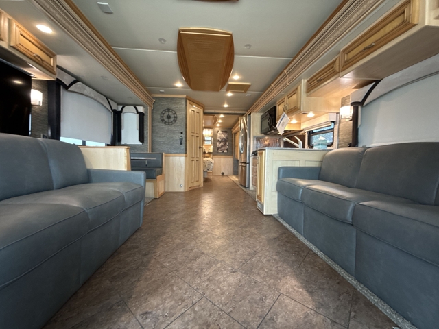 2015 Newmar Ventana LE 3812 — photo 2 of 8