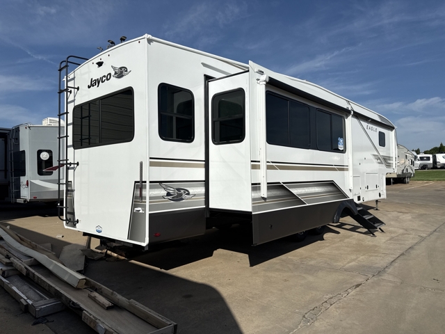 2027 Jayco Eagle 355MBQS — photo 8 of 8