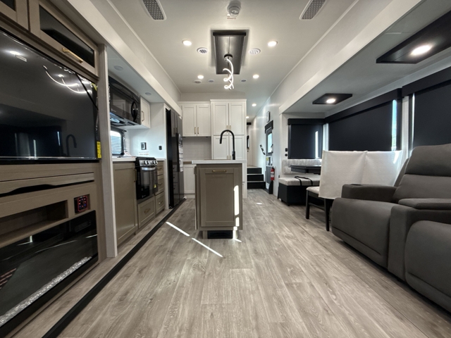 2027 Jayco Eagle 355MBQS — photo 4 of 8