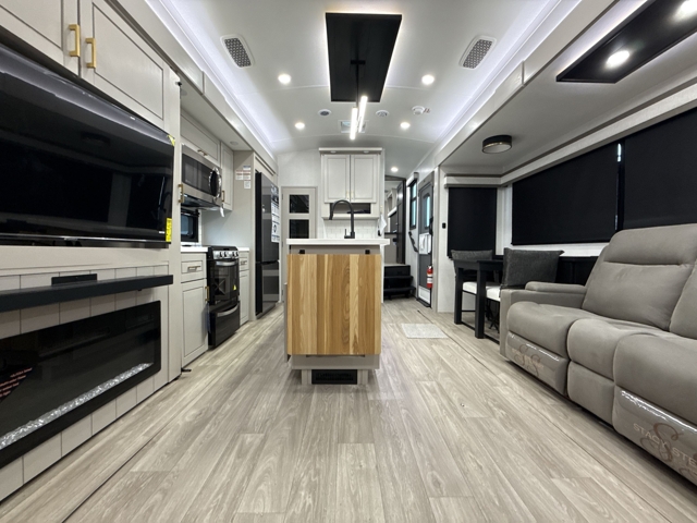 2027 Jayco North Point 310RLTS — photo 4 of 8