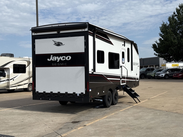 2027 Jayco Seismic 214 — photo 7 of 8