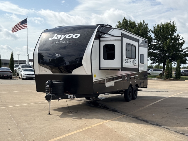 2027 Jayco Seismic 214 — photo 5 of 8
