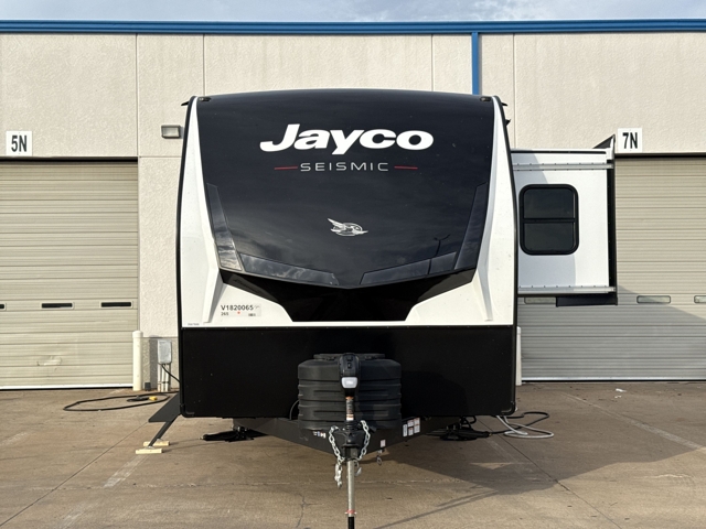 2027 Jayco Seismic 265 — photo 4 of 8