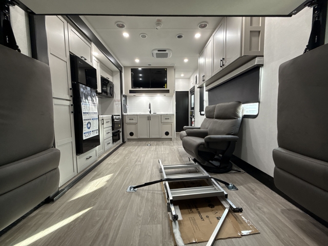 2027 Jayco Seismic 265 — photo 3 of 8