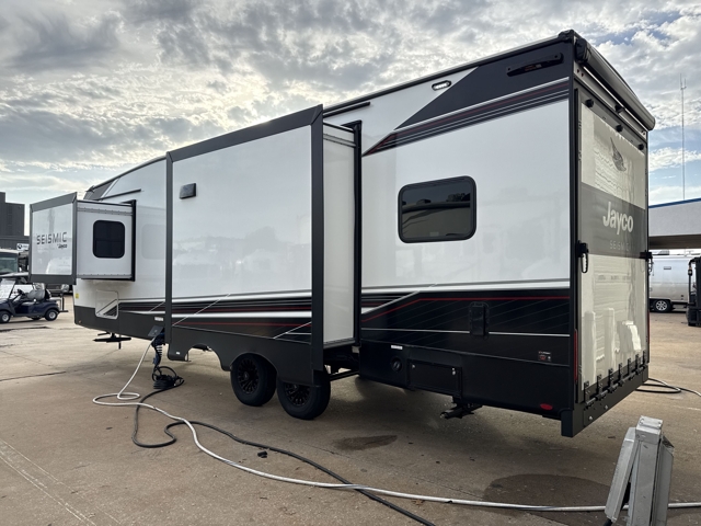 2027 Jayco Seismic 265 — photo 6 of 8