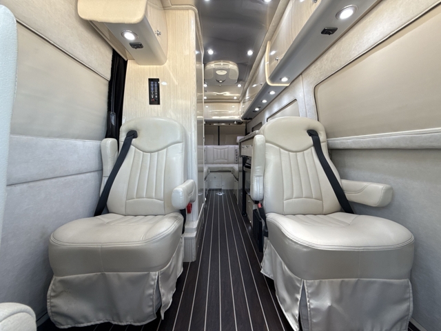 2018 Airstream Interstate Ext Lounge — photo 2 of 8
