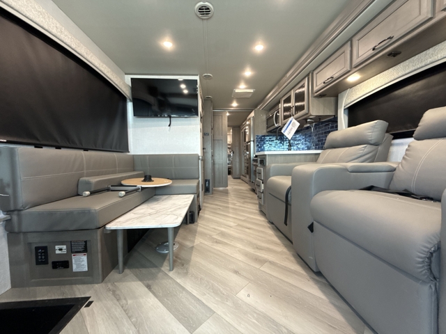 2024 Fleetwood Fortis 36Y — photo 3 of 8