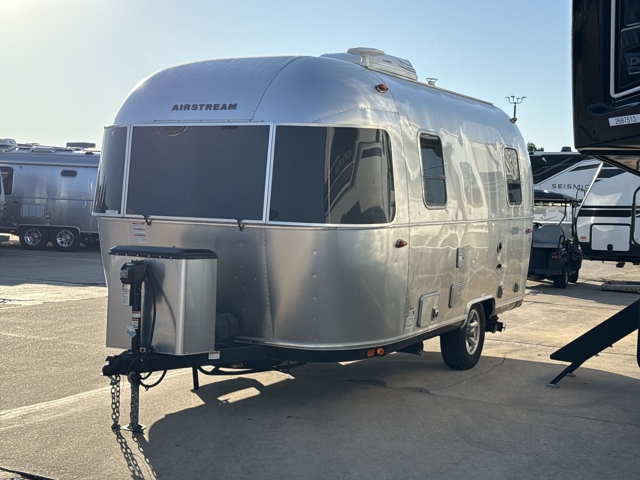 2024 Airstream Bambi 19CB — photo 6 of 8