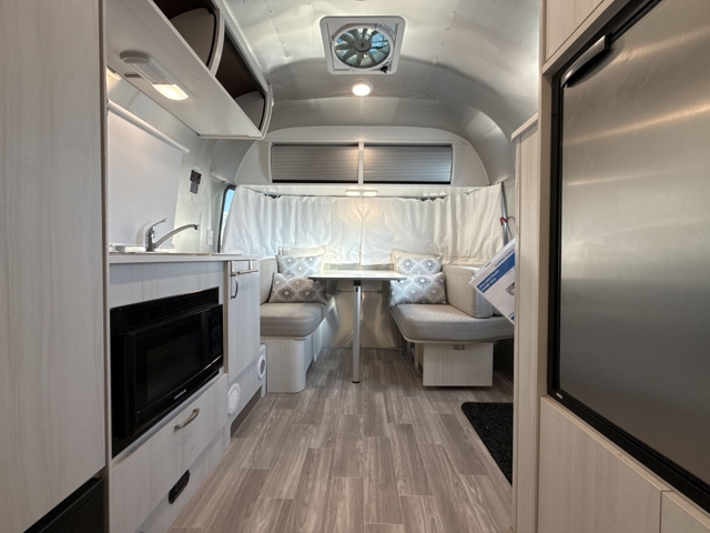 2024 Airstream Bambi 19CB — photo 3 of 8