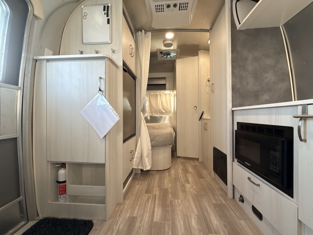 2024 Airstream Bambi 19CB — photo 4 of 8