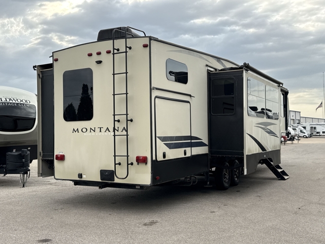 2018 Keystone Montana High Country 365BH — photo 8 of 8