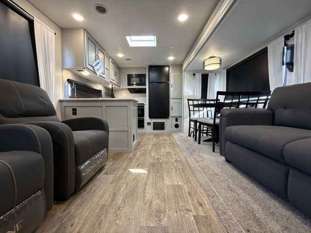 2021 Forest River Vibe 26RK — photo 4 of 8