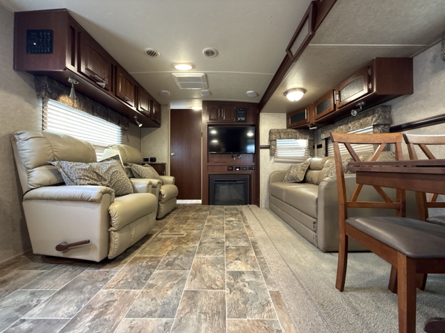 2015 Forest River Rockwood Windjammer 3008W — photo 2 of 7