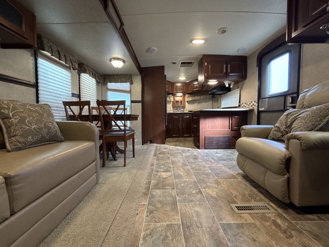 2015 Forest River Rockwood Windjammer 3008W — photo 3 of 7