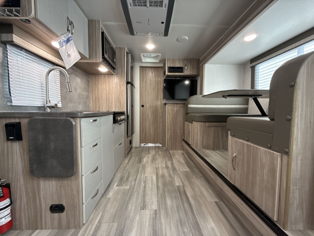 2022 Winnebago Micro Minnie 2108DS — photo 3 of 8