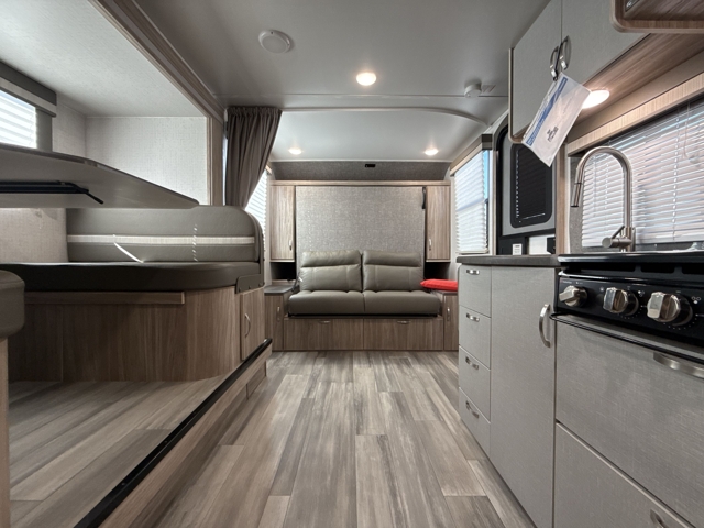 2022 Winnebago Micro Minnie 2108DS — photo 4 of 8