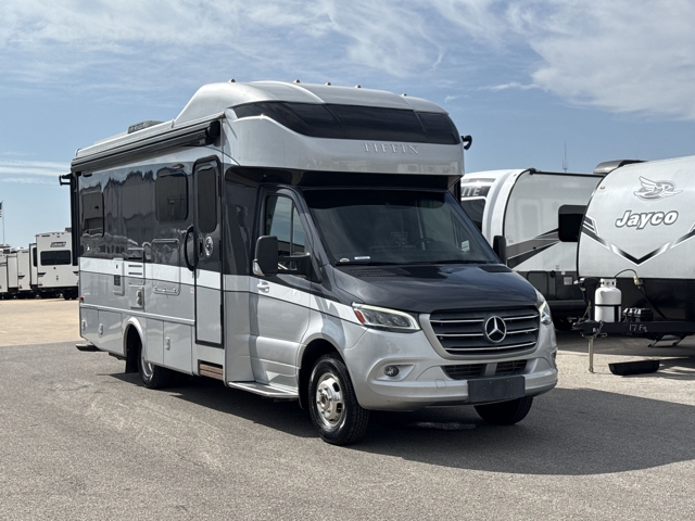 2020 Tiffin Wayfarer 25QW — photo 1 of 8