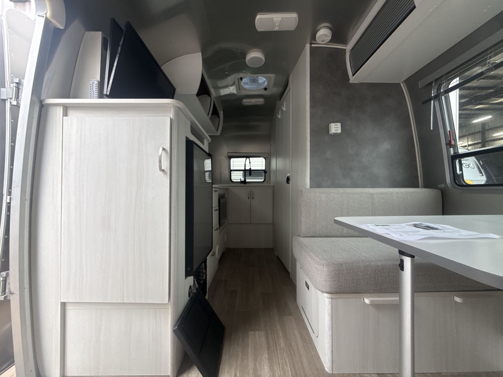 2022 Airstream Bambi 20fb — interior
