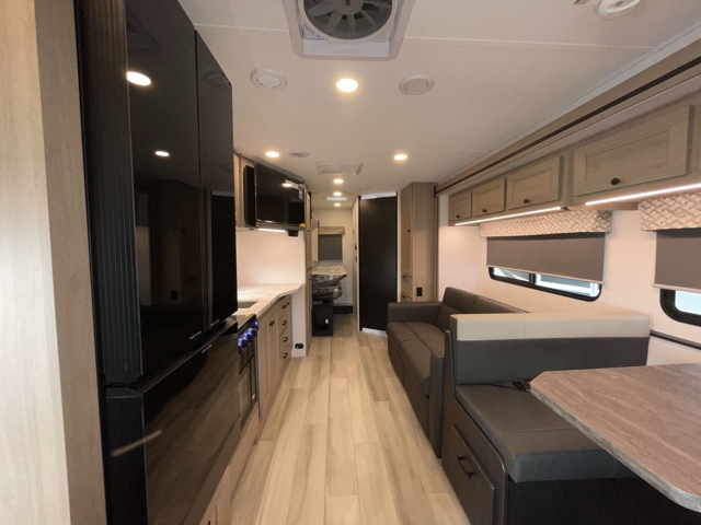 2026 Forest River Sunseeker LE 2550DSF — photo 3 of 8