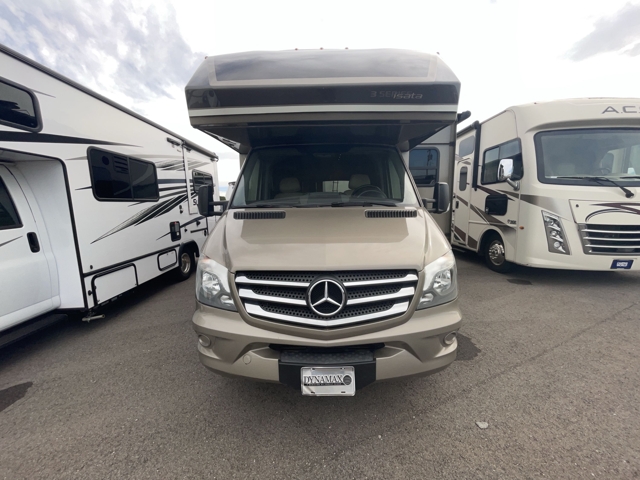 2018 Dynamax Isata 3 24FWM — photo 4 of 8