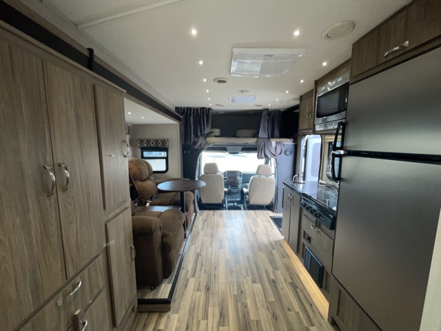 2018 Dynamax Isata 3 24FWM — photo 3 of 8
