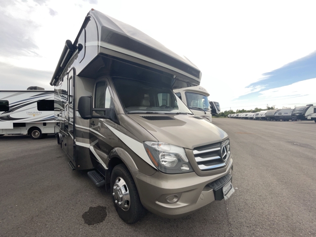 2018 Dynamax Isata 3 24FWM — photo 1 of 8