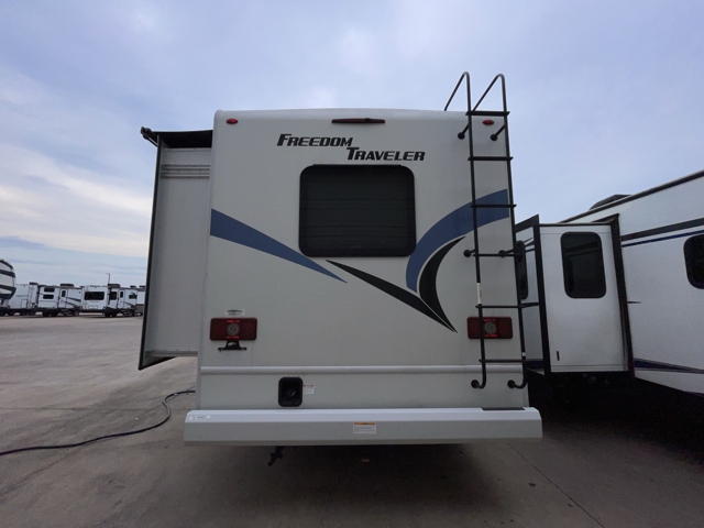 2024 Thor Freedom Traveler A32 — photo 7 of 8