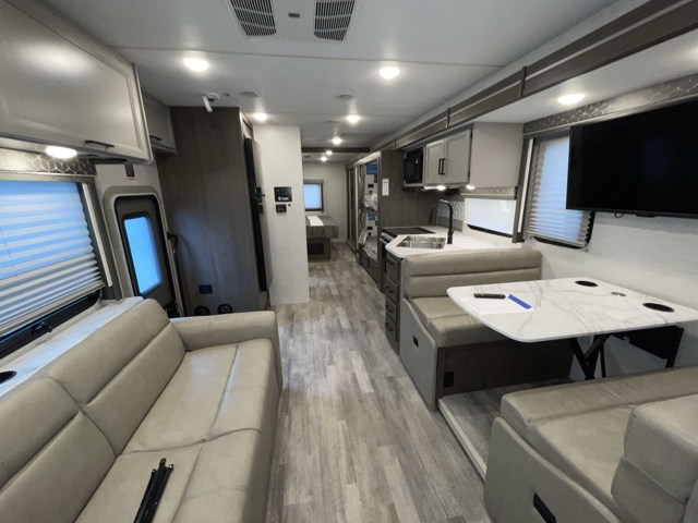 2024 Thor Freedom Traveler A32 — photo 3 of 8