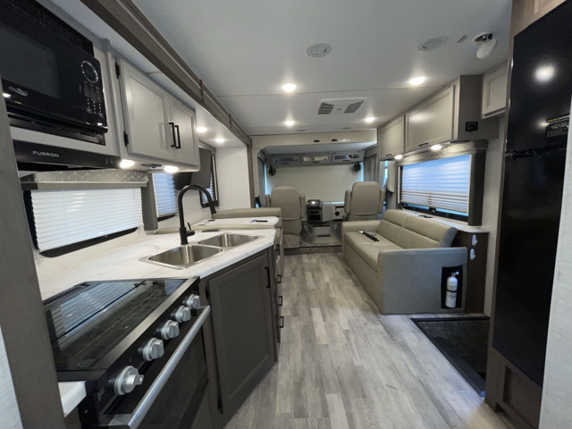 2024 Thor Freedom Traveler A32 — photo 4 of 8