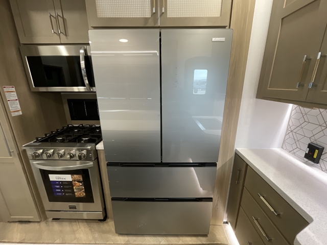 2026 Keystone Raptor 352 — photo 7 of 8