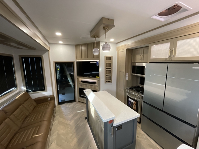 2026 Keystone Raptor 352 — photo 3 of 8