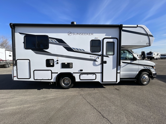 2026 Forest River Sunseeker LE 2350F — photo 5 of 8