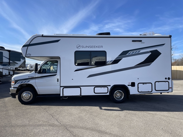 2026 Forest River Sunseeker LE 2350F — photo 6 of 8