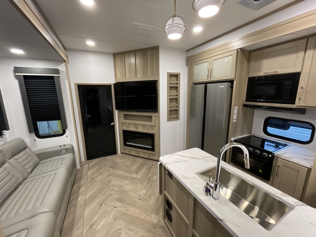 2026 Keystone Carbon 368 — photo 3 of 8